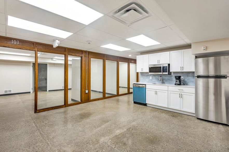 2330 Victory Pky, Cincinnati, OH for lease - Interior Photo - Image 3 of 17