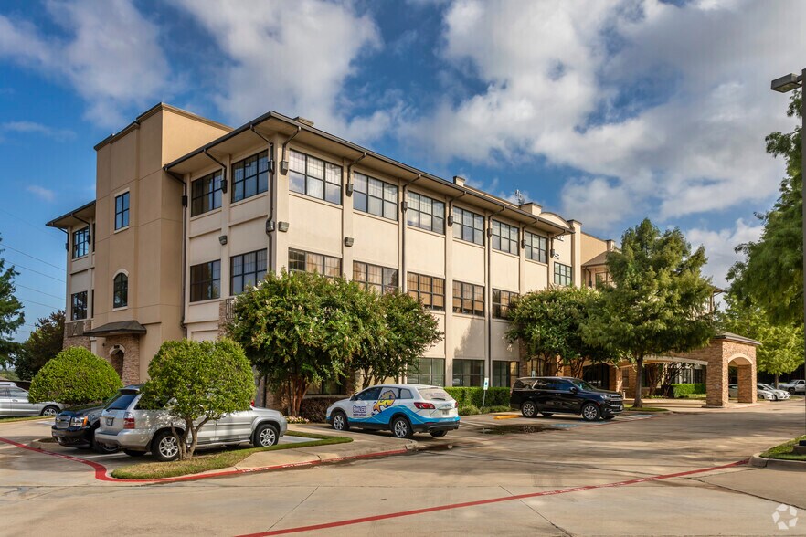 1452 Hughes Rd, Grapevine, TX for lease - Primary Photo - Image 1 of 9