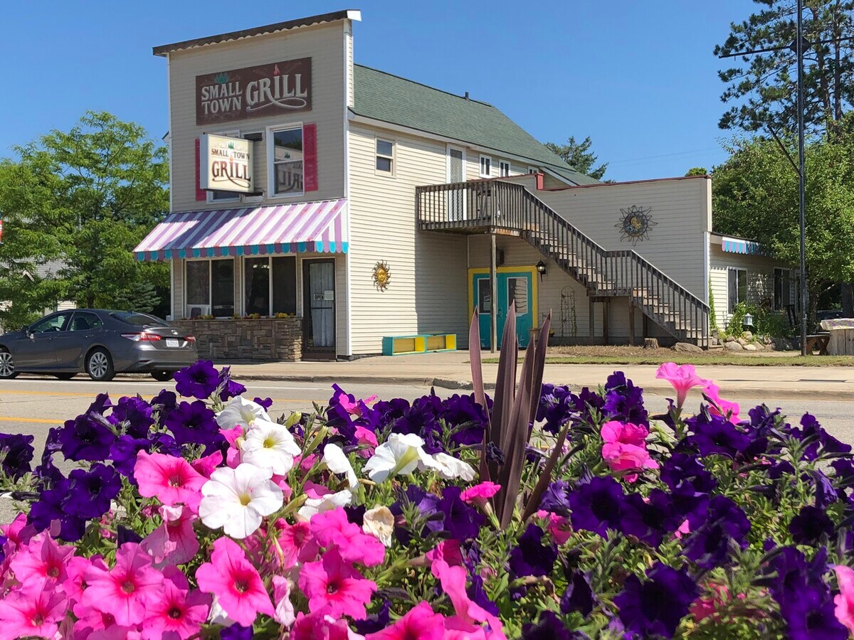 182 Stimpson Dr, Pellston, MI 49769