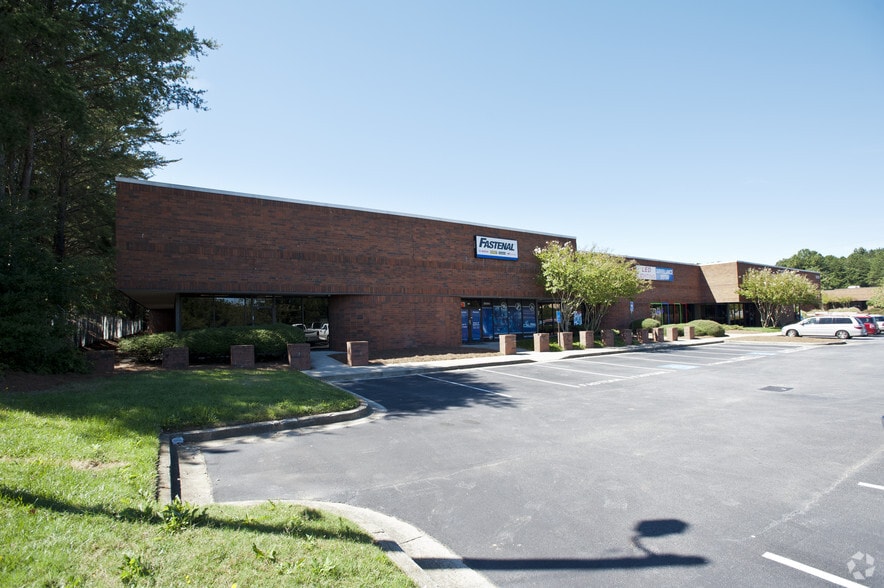 6230 Regency Pky, Norcross, GA for lease - Building Photo - Image 3 of 19