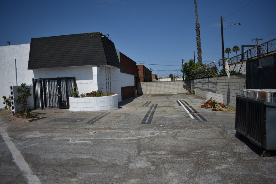 120 W 131st St, Los Angeles, CA for sale - Building Photo - Image 2 of 32