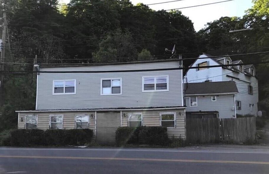 3764 Wood St, Jefferson Valley, NY 10535