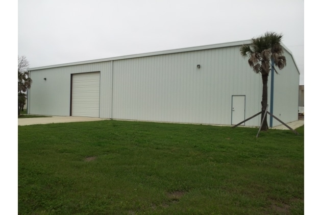 7529 Blimp Base Rd, Hitchcock, TX for lease - Building Photo - Image 3 of 15