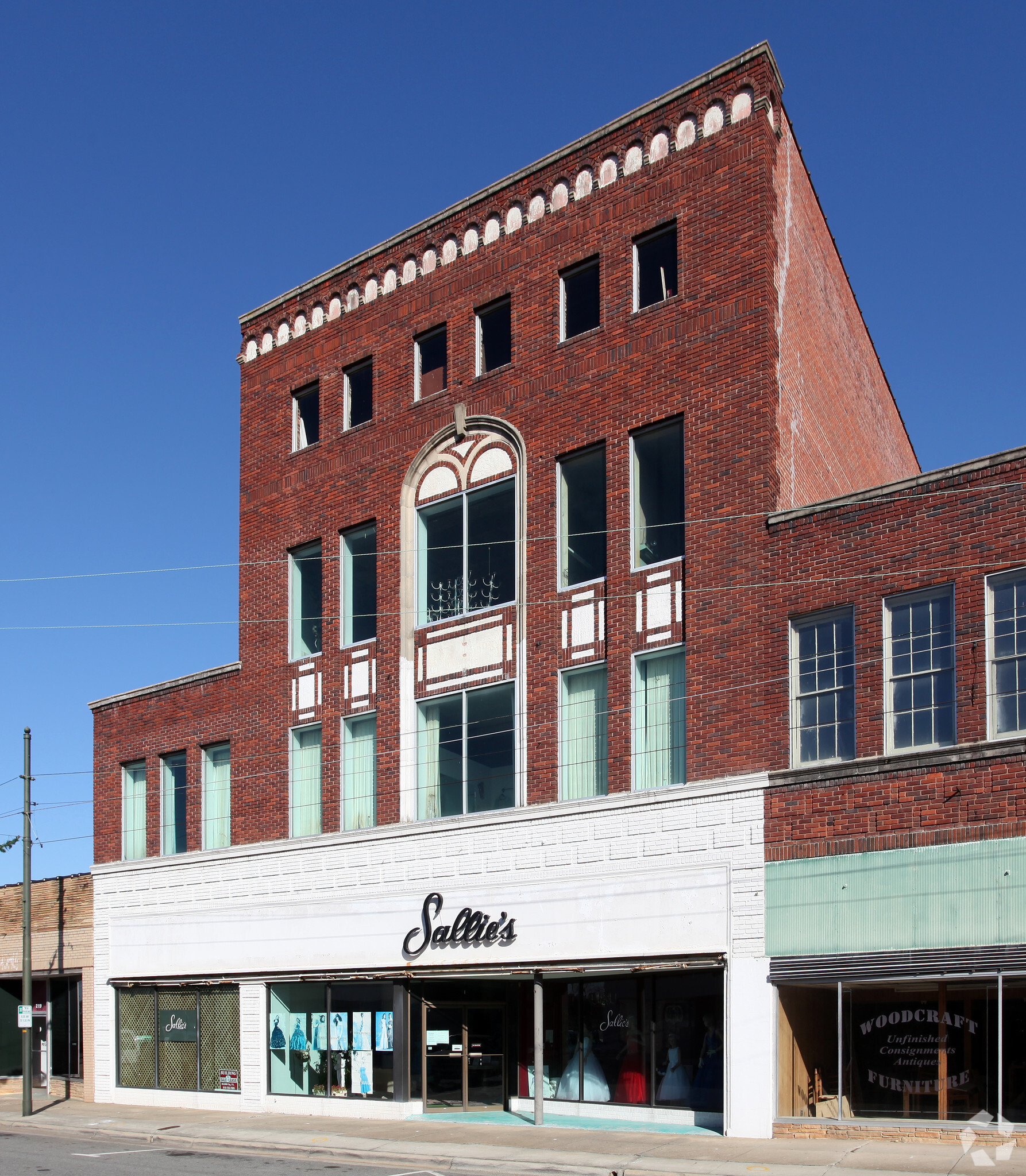 215 W Walnut St, Goldsboro, NC for sale Primary Photo- Image 1 of 1