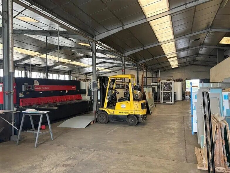 Flex in Saint-Pierre-des-Corps for lease - Building Photo - Image 2 of 7