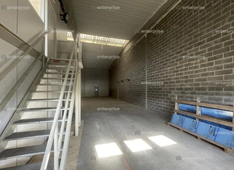 Flex in Bondues for lease - Building Photo - Image 2 of 6