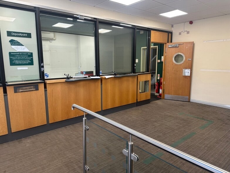 12 High St, Newtown for lease - Interior Photo - Image 3 of 21