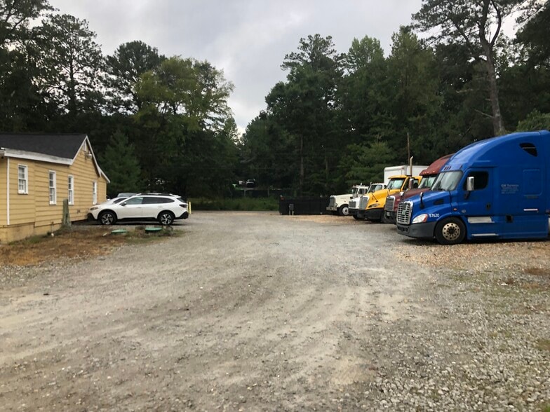 350 Six Flags Pky SE, Mableton, GA for lease - Building Photo - Image 2 of 4