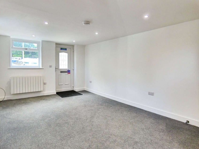 Market Pl, Hawes for lease Interior Photo- Image 1 of 5