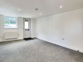 Market Pl, Hawes for lease Interior Photo- Image 1 of 5