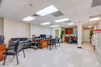 2925 Aventura Blvd, Aventura, FL for lease Interior Photo- Image 2 of 6