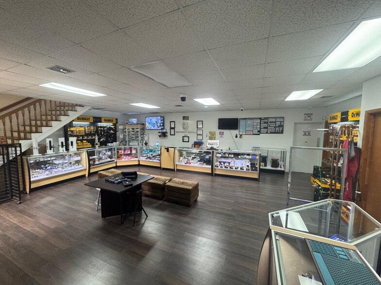 3551-3557 NW 79th Ave, Miami, FL for lease - Building Photo - Image 3 of 12