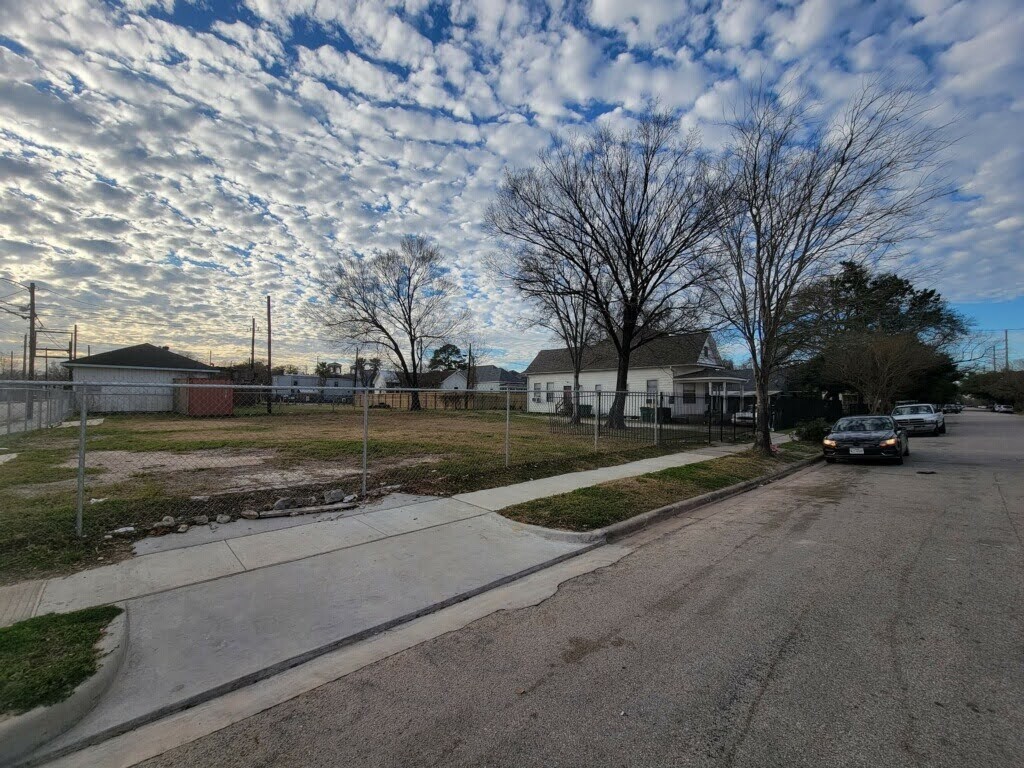 1905 Chapman St, Houston, TX for lease Building Photo- Image 1 of 21