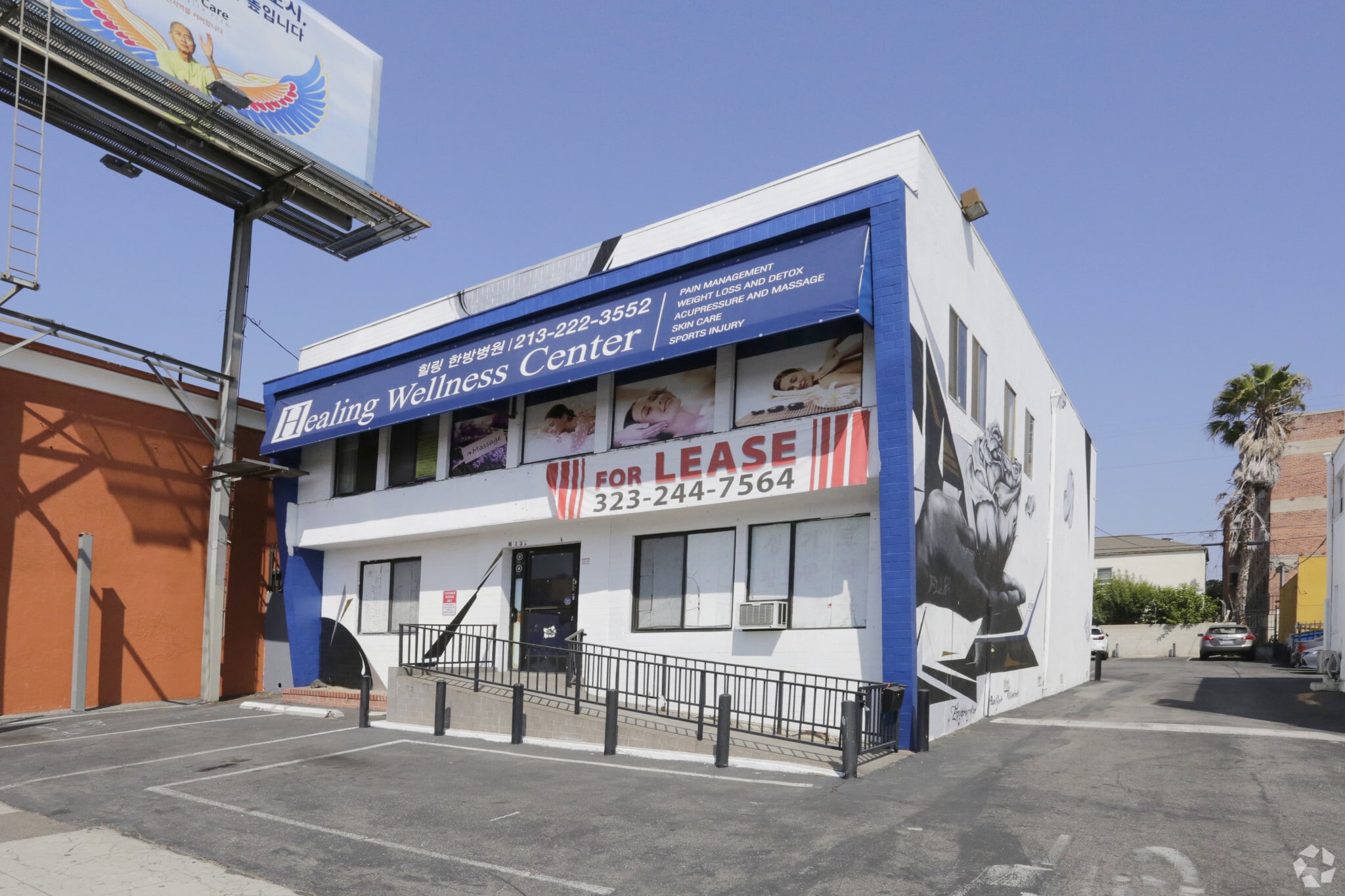 132 N Western Ave, Los Angeles, CA for lease Building Photo- Image 1 of 4