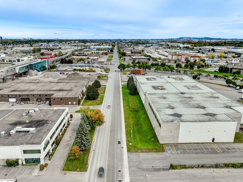 20 Boul Hymus, Pointe-claire, QC for lease - Building Photo - Image 3 of 12