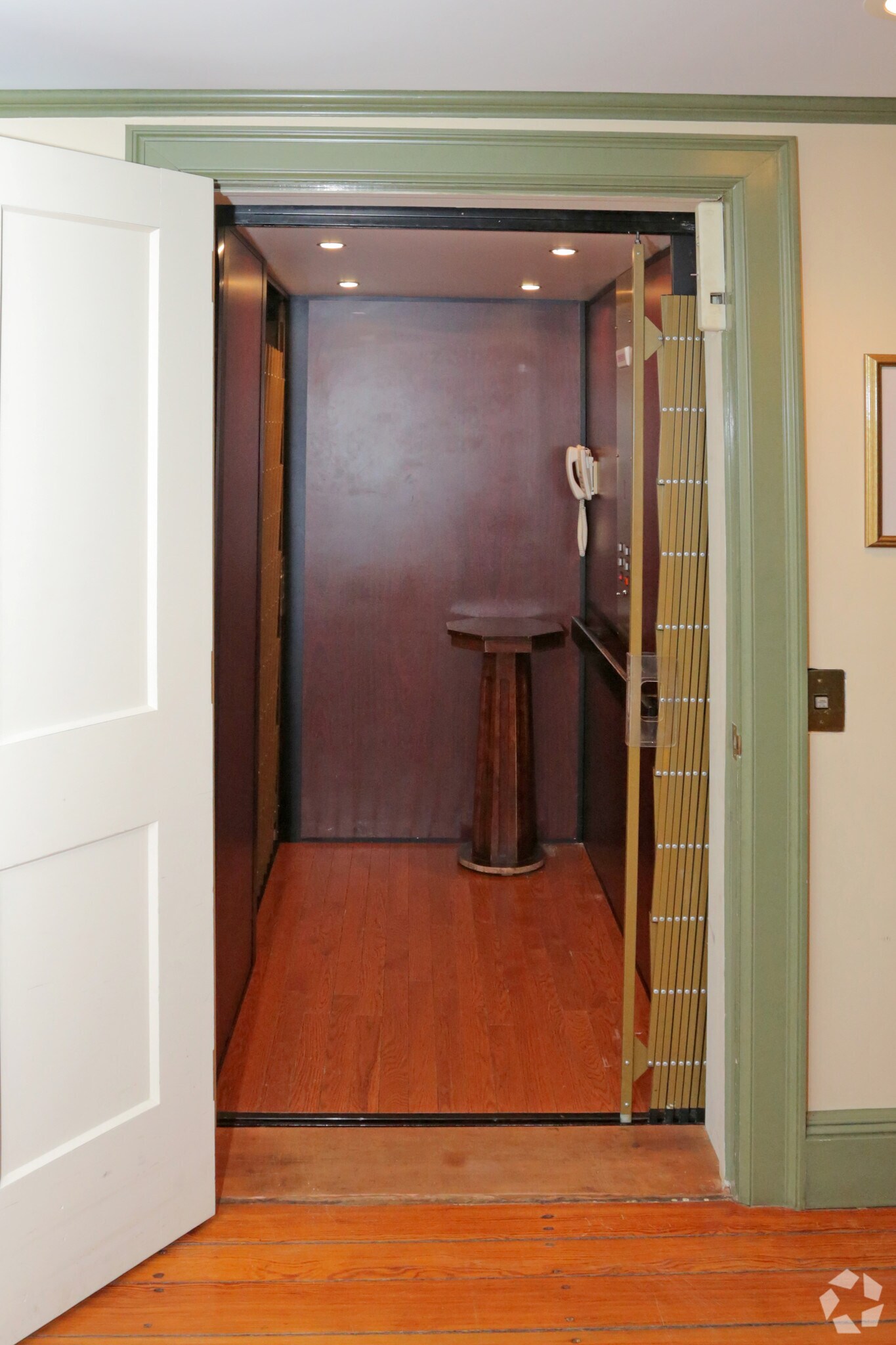 12 Glenwood Rd, Roslyn, NY 11576 Mayknoll