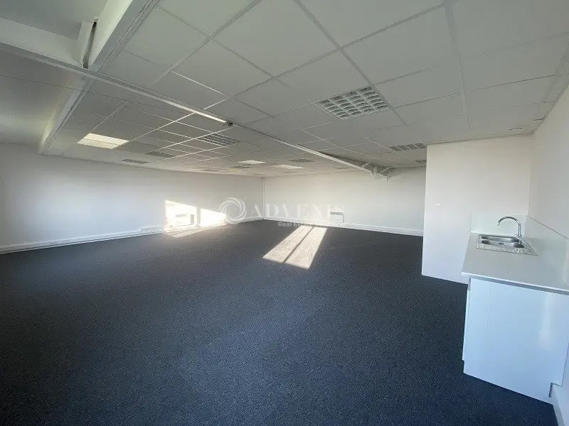 Office in Rambouillet for lease Interior Photo- Image 1 of 11