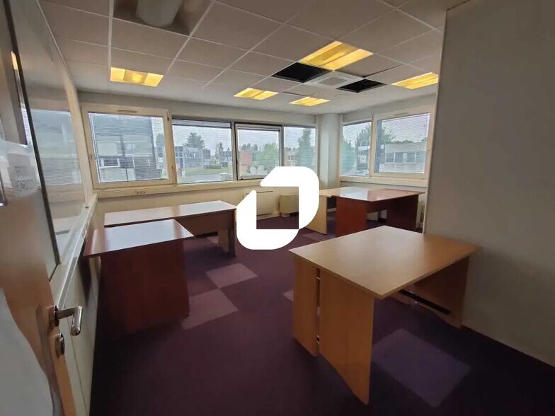 Office in Bièvres for lease - Interior Photo - Image 3 of 4