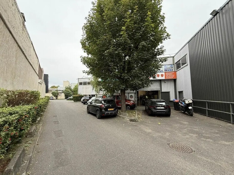 Office in Aubervilliers for lease - Building Photo - Image 1 of 7