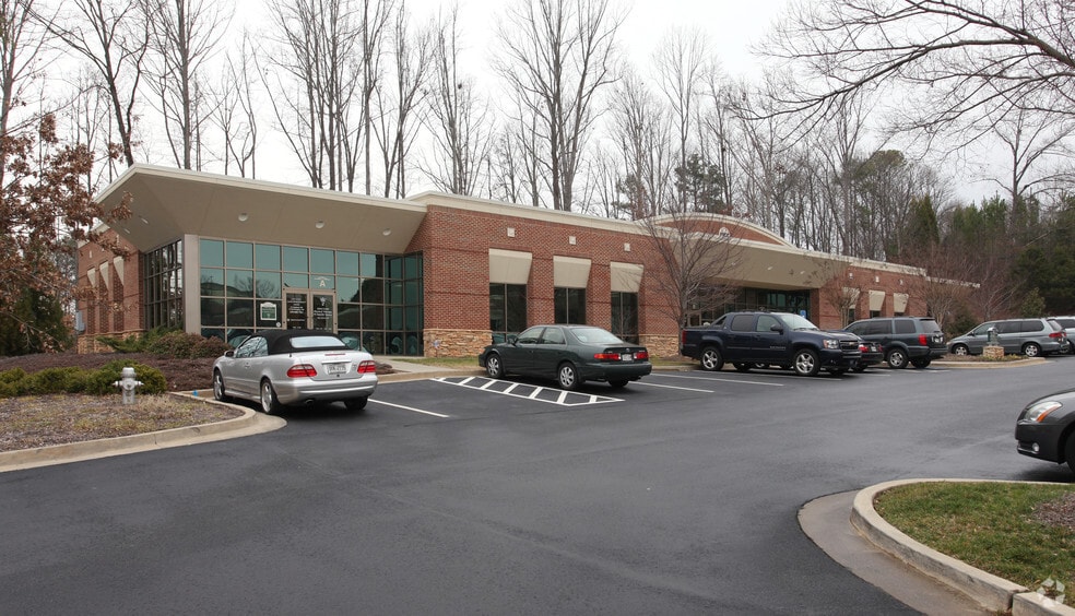 4255 Johns Creek Pky, Suwanee, GA for lease - Building Photo - Image 3 of 3