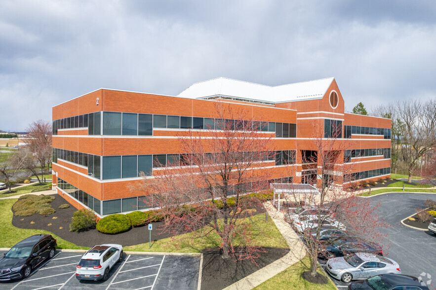 2 Meridian Blvd, Wyomissing, PA for lease - Building Photo - Image 1 of 8