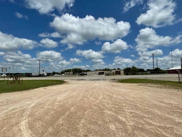 1410 US 90A, Hallettsville, TX for sale - Building Photo - Image 2 of 20