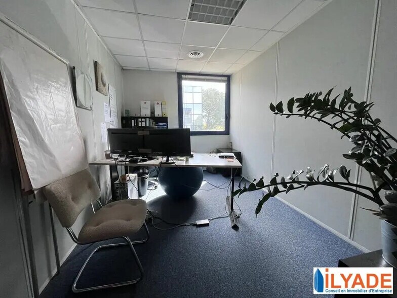 2 Rue Mahatma Gandhi, Aix-en-Provence for lease - Building Photo - Image 3 of 11