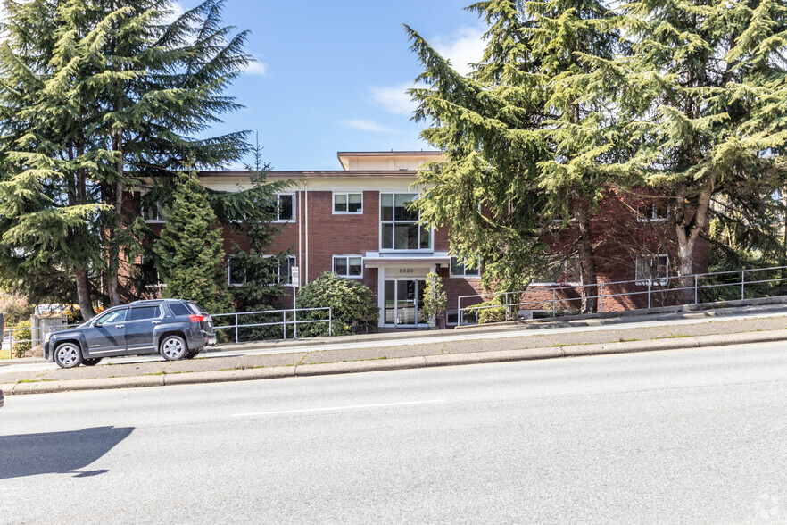 2525 Lonsdale Av, North Vancouver, BC for sale - Primary Photo - Image 1 of 2