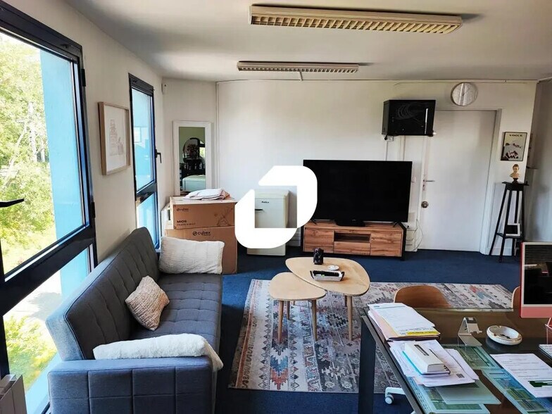 Office in Joinville-le-Pont for lease - Interior Photo - Image 3 of 6