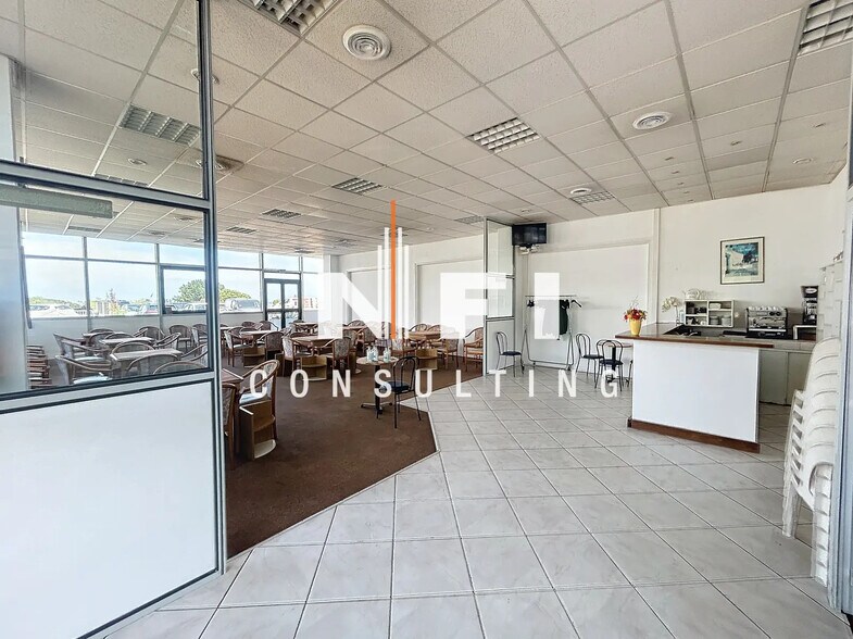 Office in Villeneuve-Loubet for lease - Interior Photo - Image 3 of 7