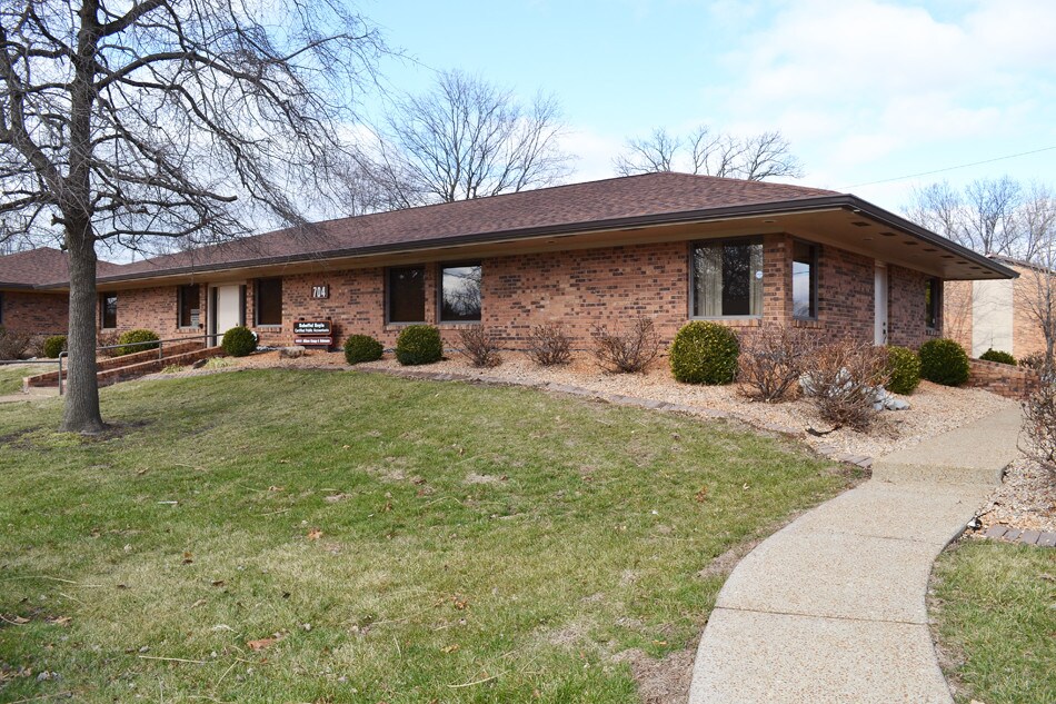 812 S 59th St, Belleville, IL 62223