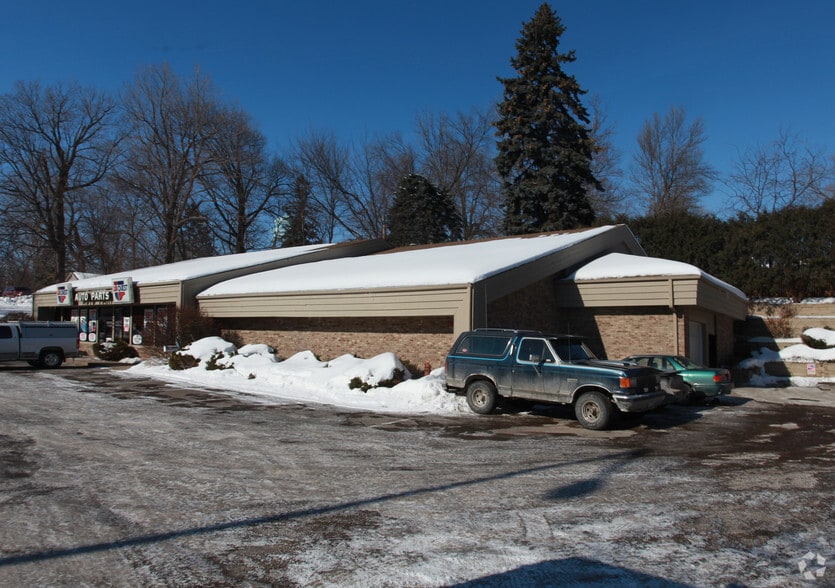 3542 Shoreline Dr, Wayzata, MN for lease - Building Photo - Image 2 of 2