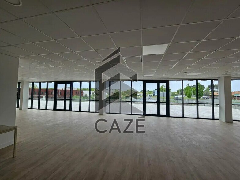 Office in Mérignac for lease - Interior Photo - Image 2 of 6