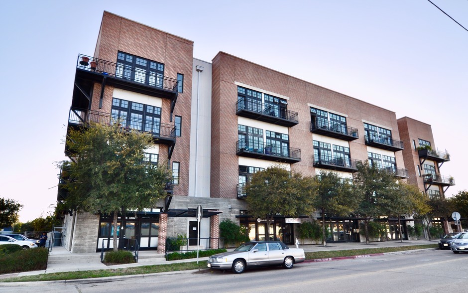 2235 E 6th St, Austin, TX for lease - Building Photo - Image 1 of 7