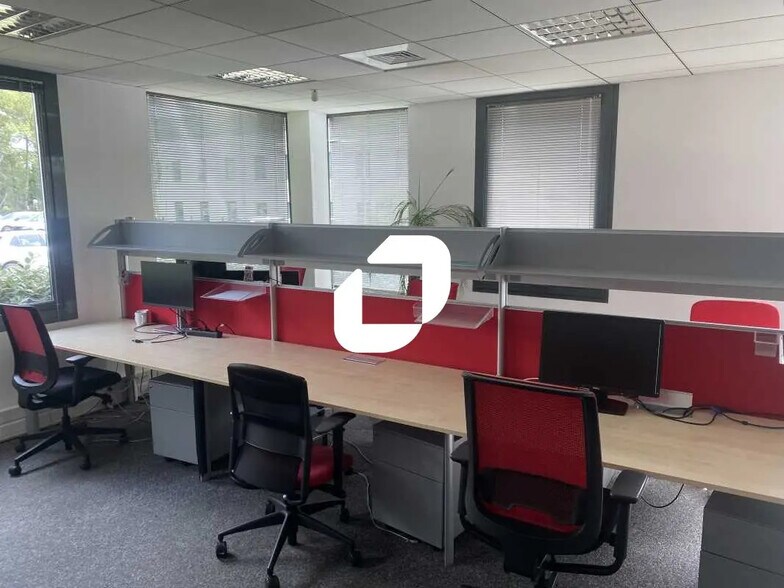 Office in Mérignac for lease - Building Photo - Image 2 of 7