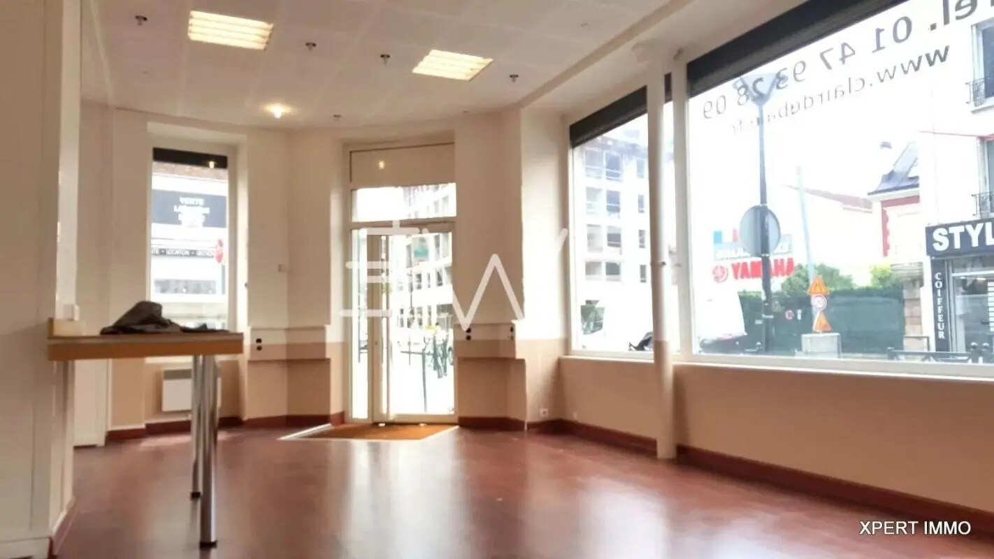 Retail in Asnières-sur-Seine for lease Interior Photo- Image 1 of 10