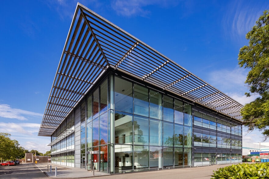 Norreys Dr, Maidenhead for lease - Primary Photo - Image 1 of 10