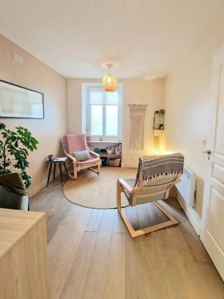 Office in Saint-Germain-en-Laye for lease - Interior Photo - Image 1 of 5