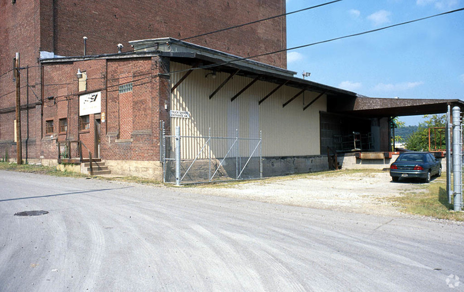 1010 Mckee St, Pittsburgh, PA for lease - Building Photo - Image 1 of 3