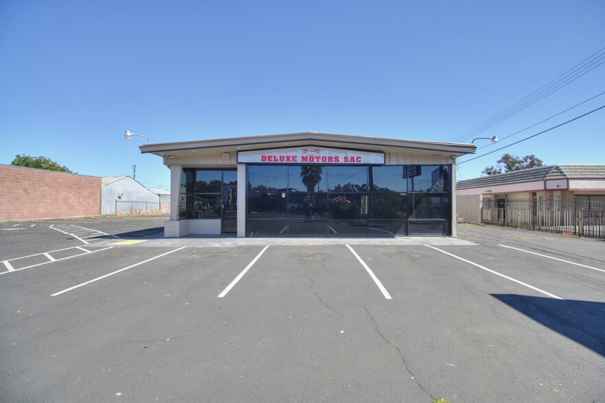 4554 Auburn Blvd, Sacramento, CA for sale - Building Photo - Image 2 of 16