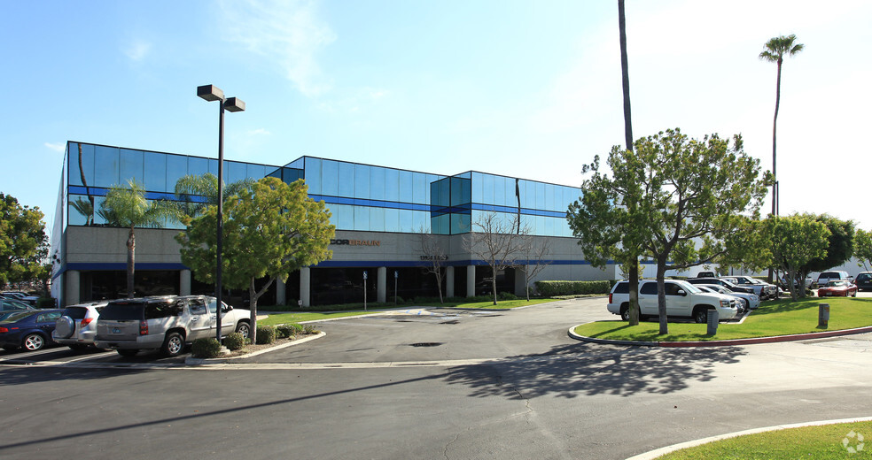 13950 Cerritos Corporate Dr, Cerritos, CA for lease - Building Photo - Image 1 of 2