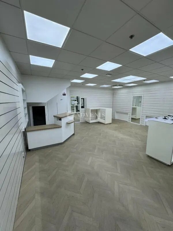 Retail in Juvignac for lease Interior Photo- Image 1 of 7