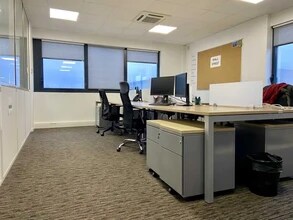 Office in Meyzieu for lease Interior Photo- Image 2 of 7