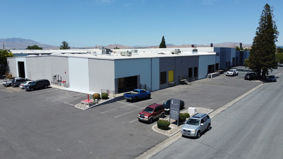 865-879 Deming Way, Sparks, NV for lease - Building Photo - Image 2 of 4