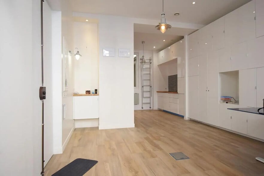 Office in Paris for sale - Interior Photo - Image 3 of 9