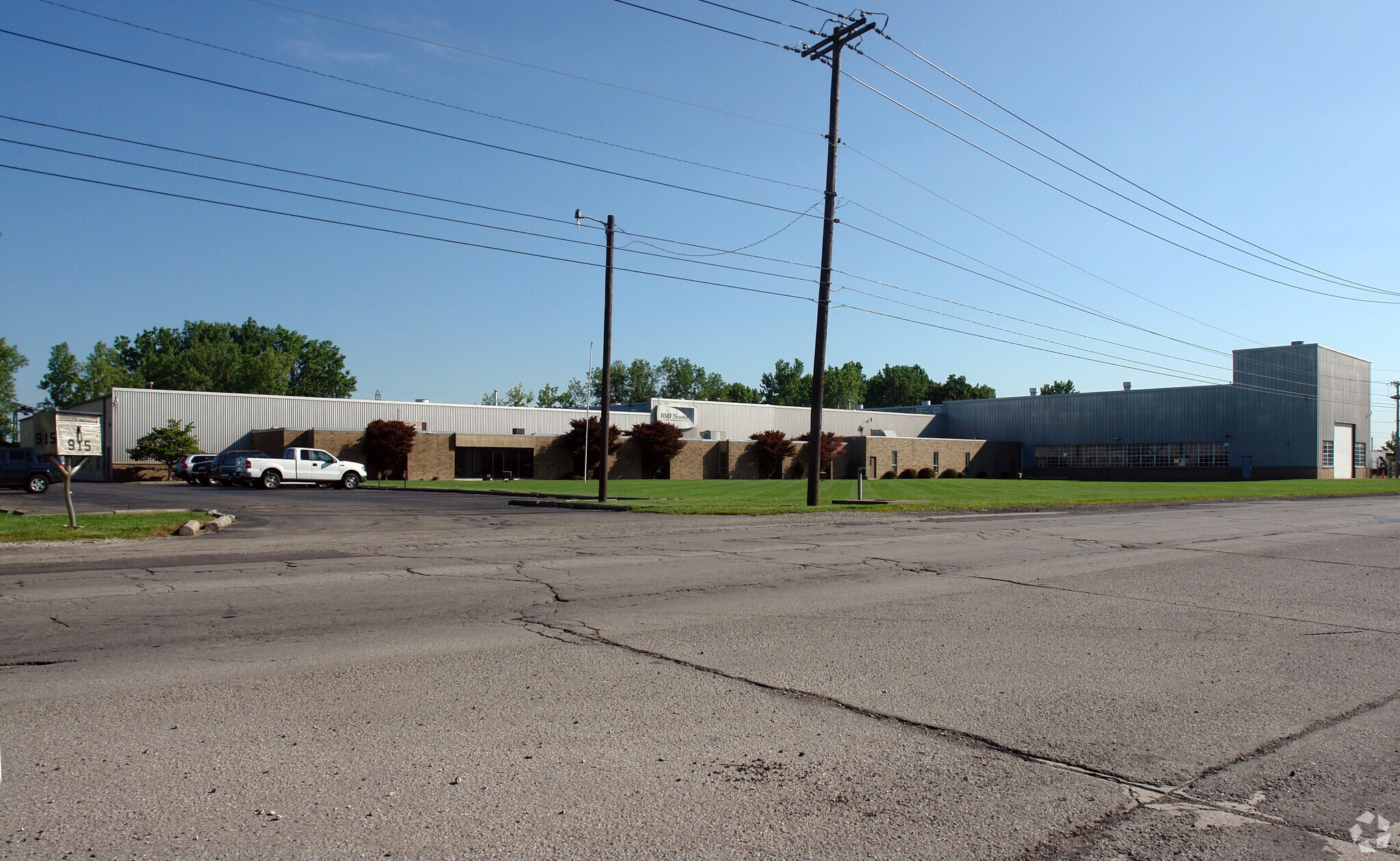911-915 Matzinger Rd, Toledo, OH for lease Building Photo- Image 1 of 5