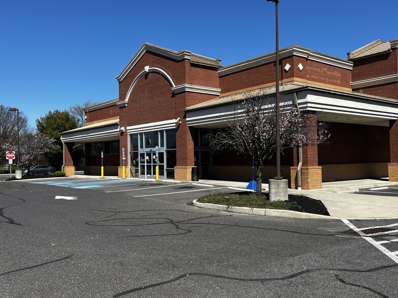 335 Village Center Dr, Logan Township, NJ for lease - Building Photo - Image 2 of 7