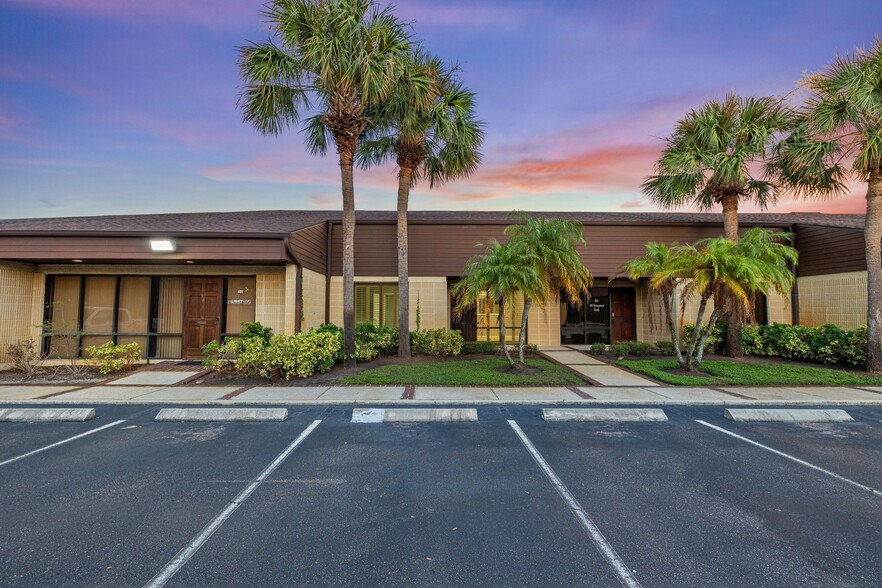 611 Druid Rd E, Clearwater, FL for sale - Building Photo - Image 1 of 1