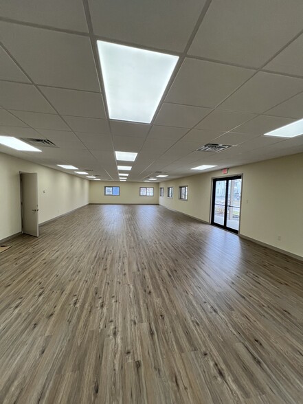 1034 Erie St, Utica, NY for lease - Interior Photo - Image 1 of 11