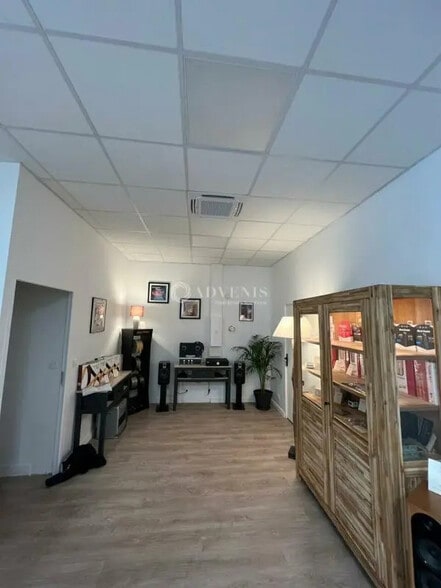 Office in Rambouillet for lease - Interior Photo - Image 1 of 1